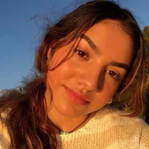 Meet your Posher, Abril